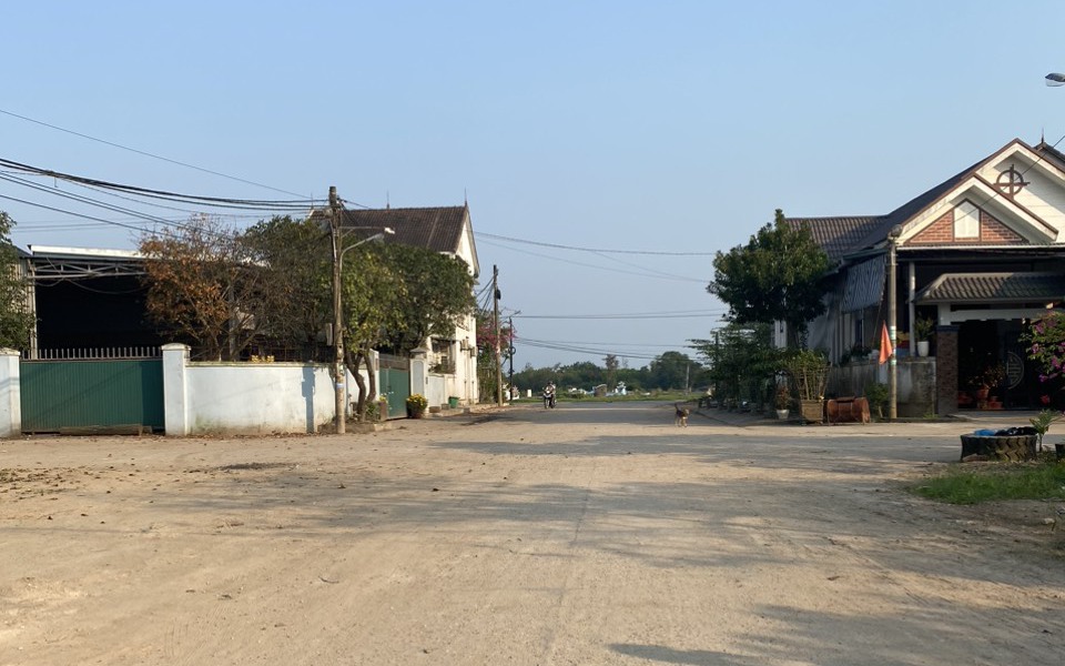 Quảng Trị: Sẽ lắp biển b&aacute;o hạn chế tải trọng c&aacute;c xe v&agrave;o khu d&acirc;n cư m&agrave; d&acirc;n phản &aacute;nh