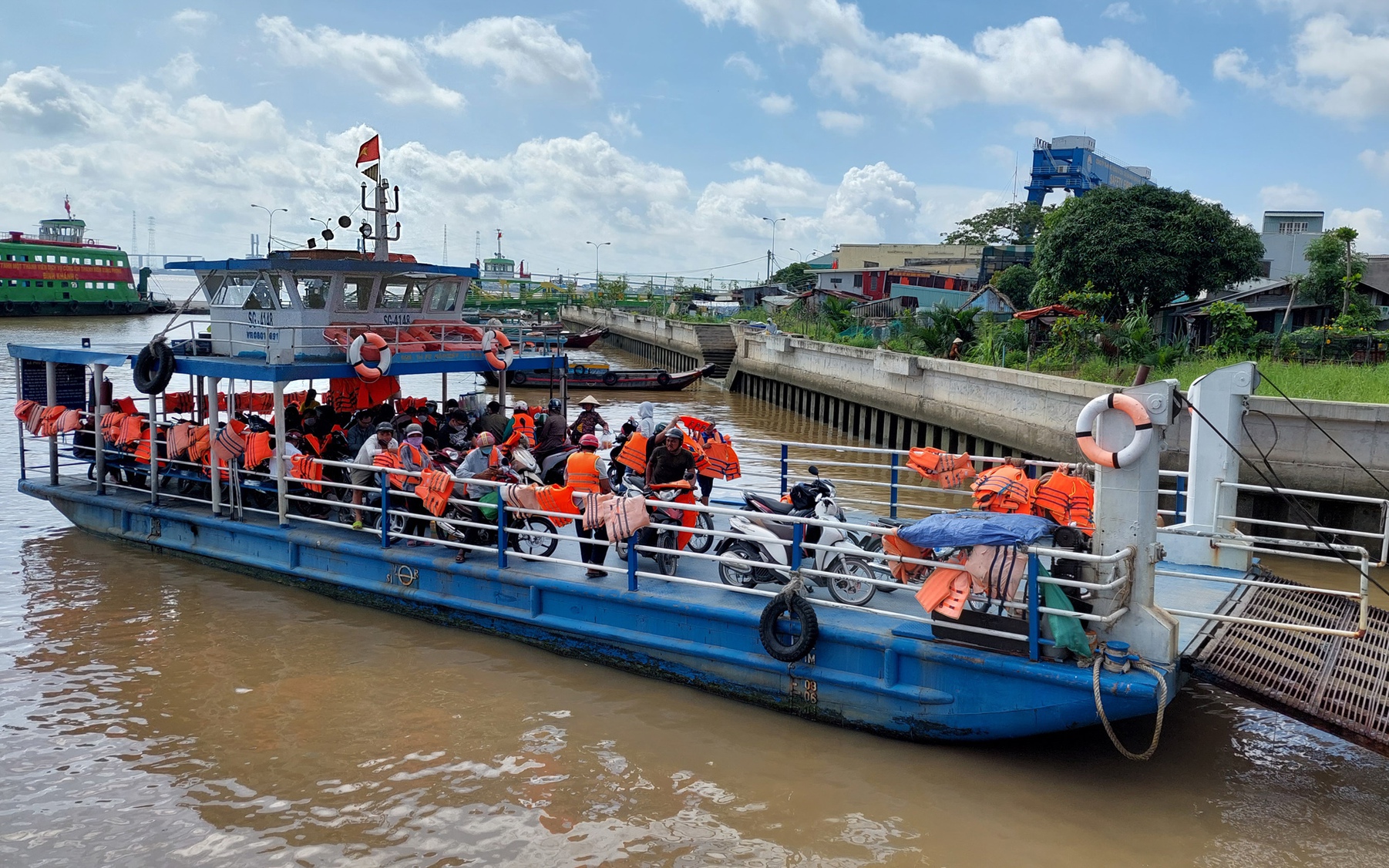Về nơi nước chảy chia hai