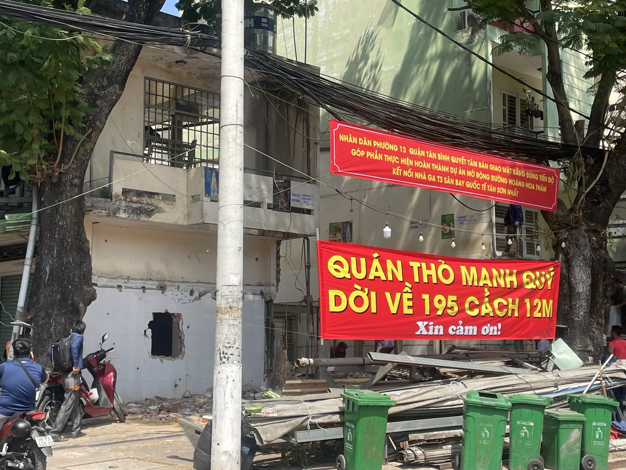 Người d&acirc;n dỡ nh&agrave;, giao mặt bằng l&agrave;m đường kết nối s&acirc;n bay T&acirc;n Sơn Nhất- Ảnh 1.