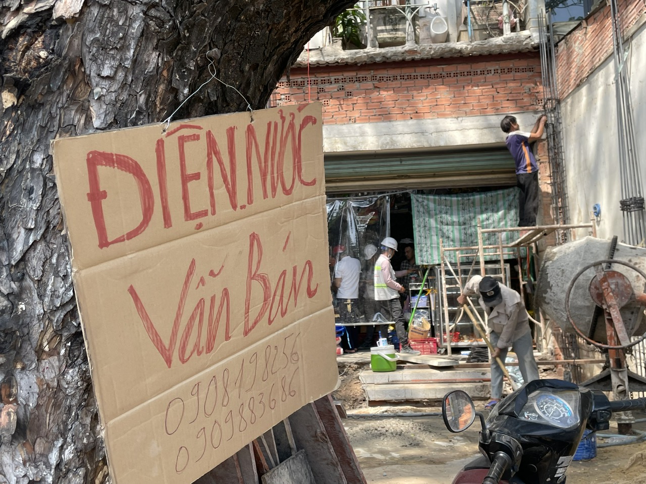 Người d&acirc;n dỡ nh&agrave;, giao mặt bằng l&agrave;m đường kết nối s&acirc;n bay T&acirc;n Sơn Nhất- Ảnh 2.