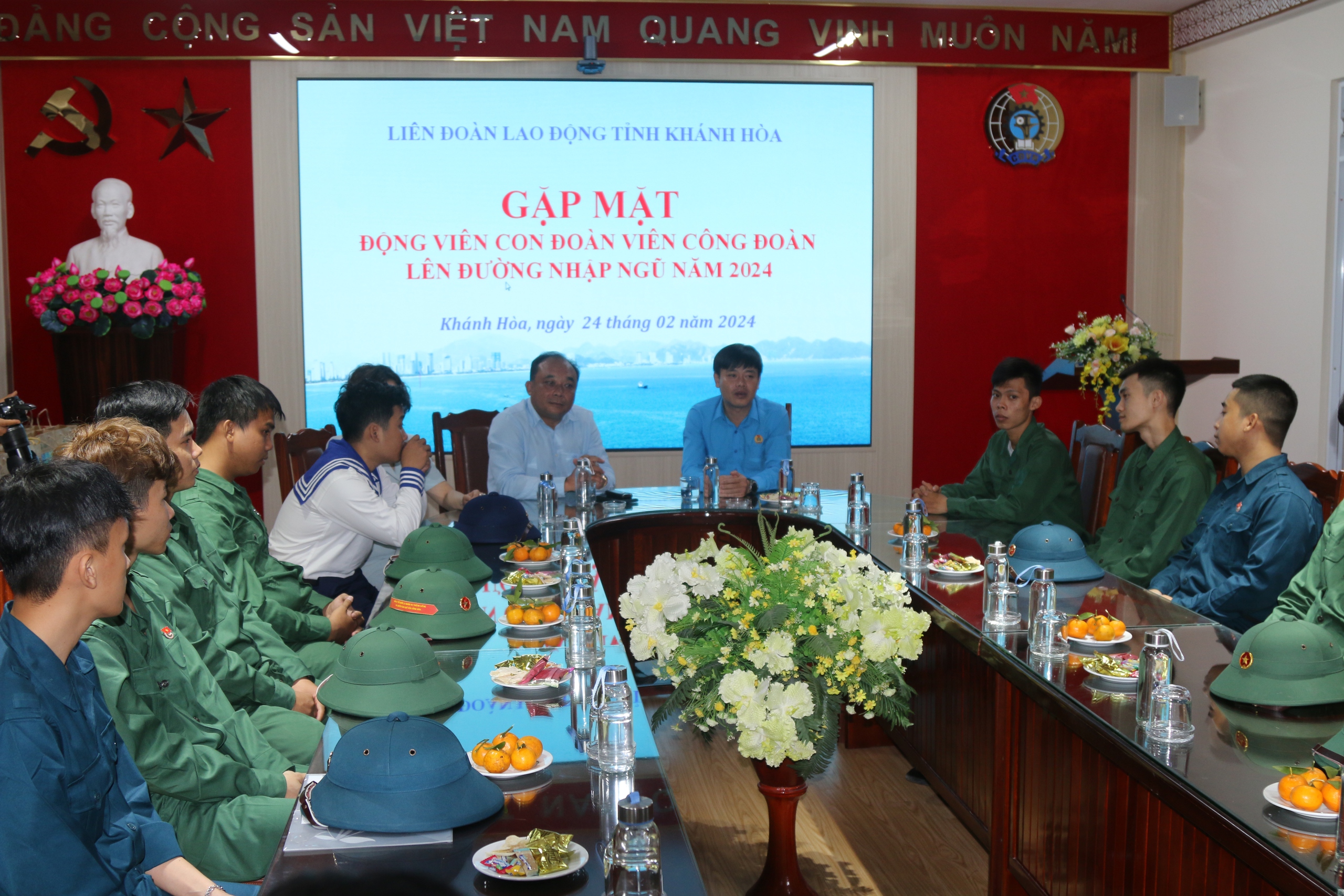 Động viên con em đoàn viên Công đoàn nhập ngũ- Ảnh 5.