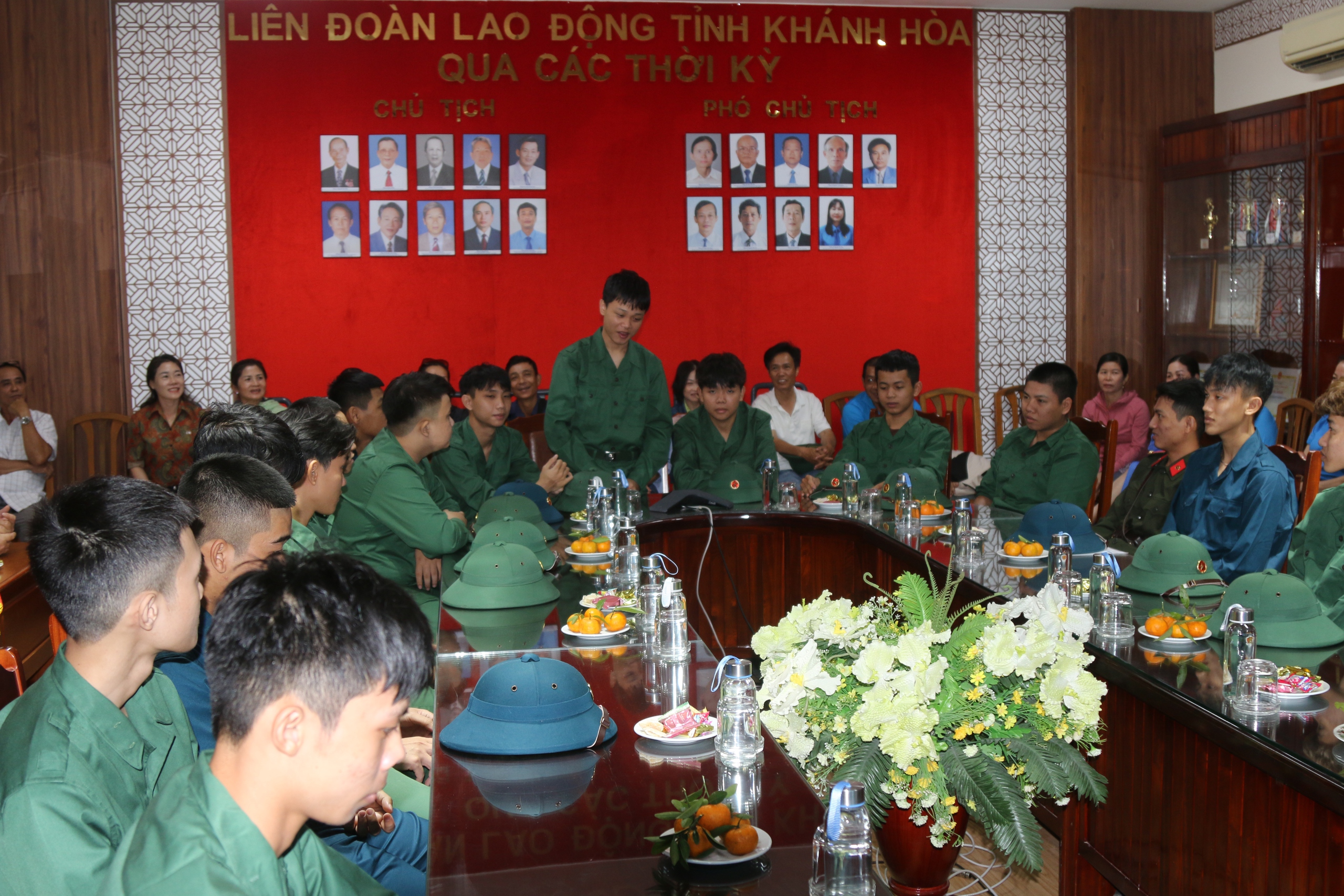 Động viên con em đoàn viên Công đoàn nhập ngũ- Ảnh 2.