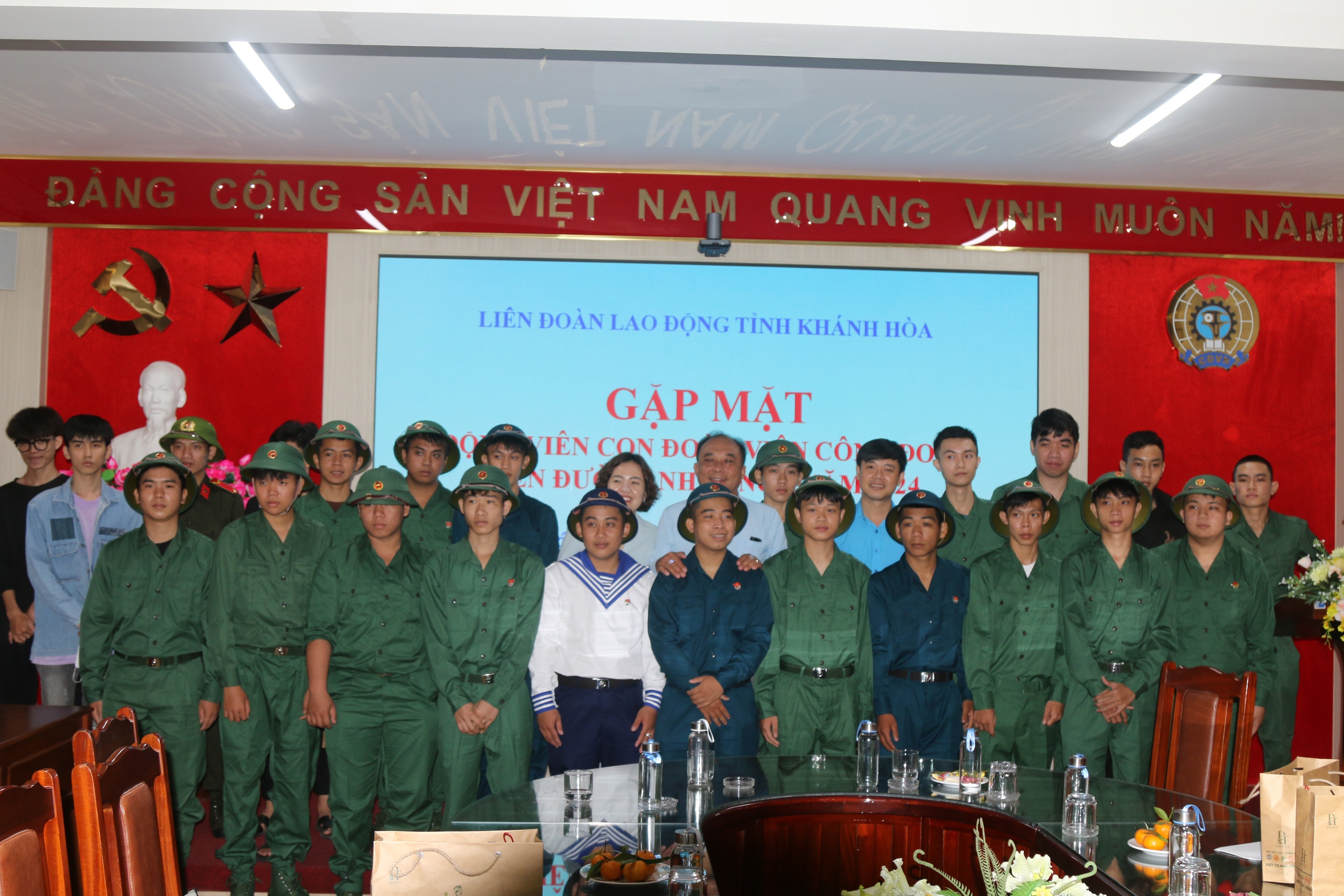 Động viên con em đoàn viên Công đoàn nhập ngũ- Ảnh 7.