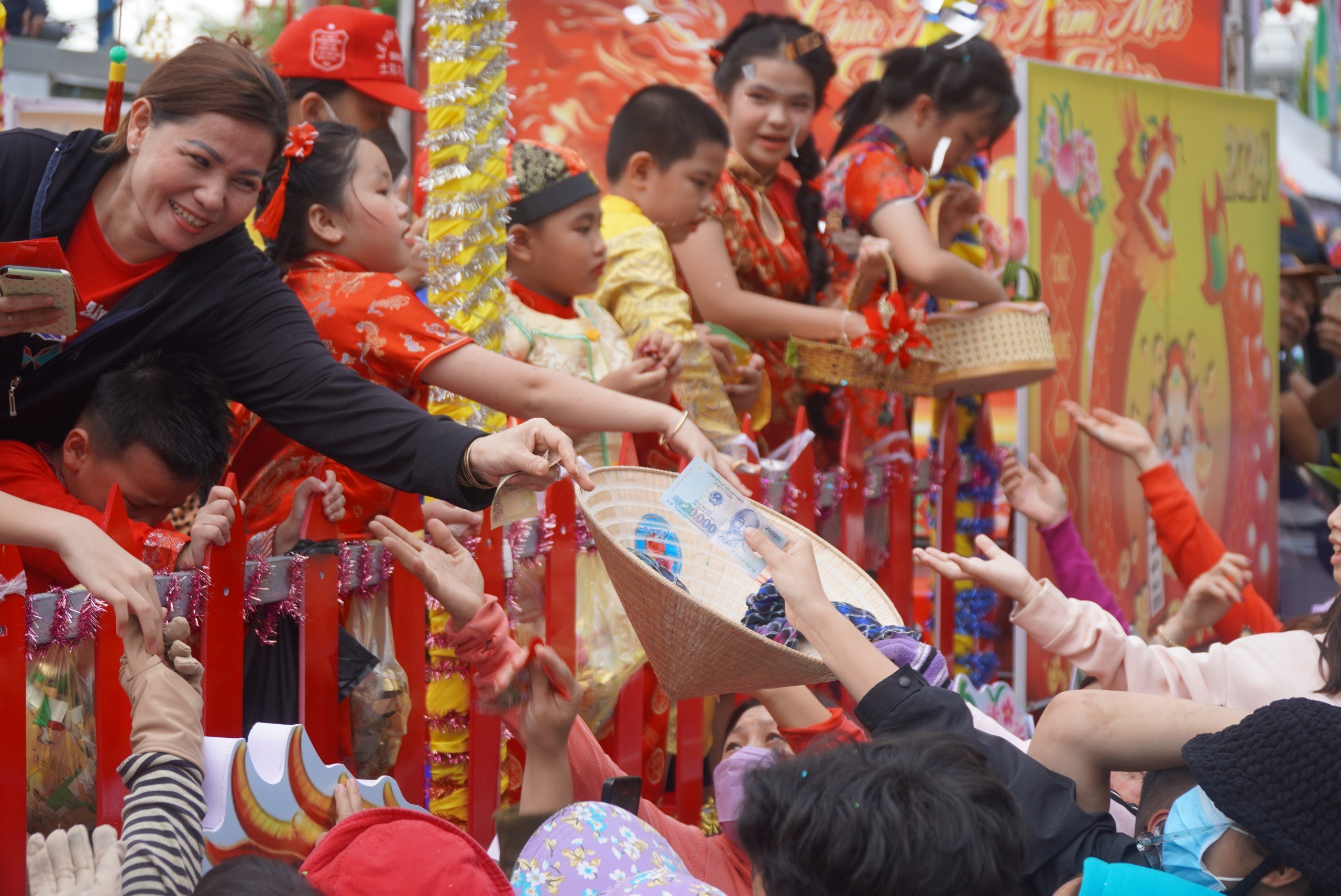 H&igrave;nh ảnh quen thuộc ở B&igrave;nh Dương trong dịp rằm th&aacute;ng Gi&ecirc;ng- Ảnh 3.