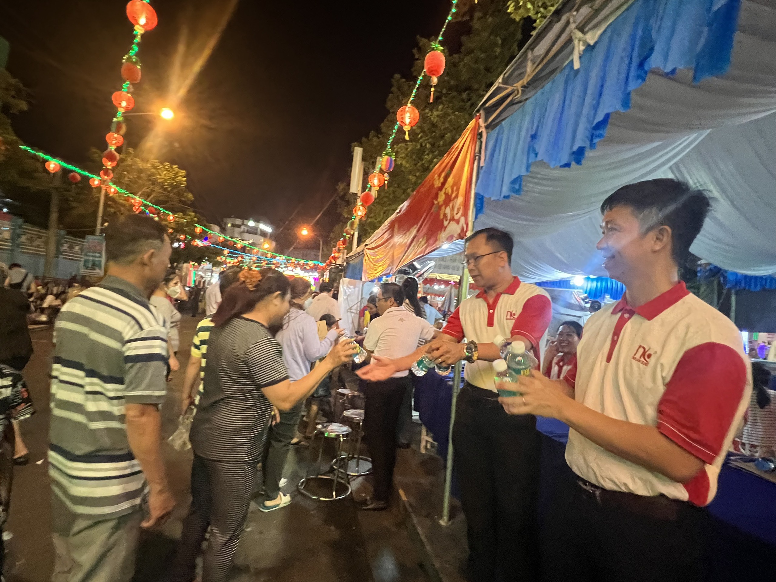 H&igrave;nh ảnh quen thuộc ở B&igrave;nh Dương trong dịp rằm th&aacute;ng Gi&ecirc;ng- Ảnh 14.