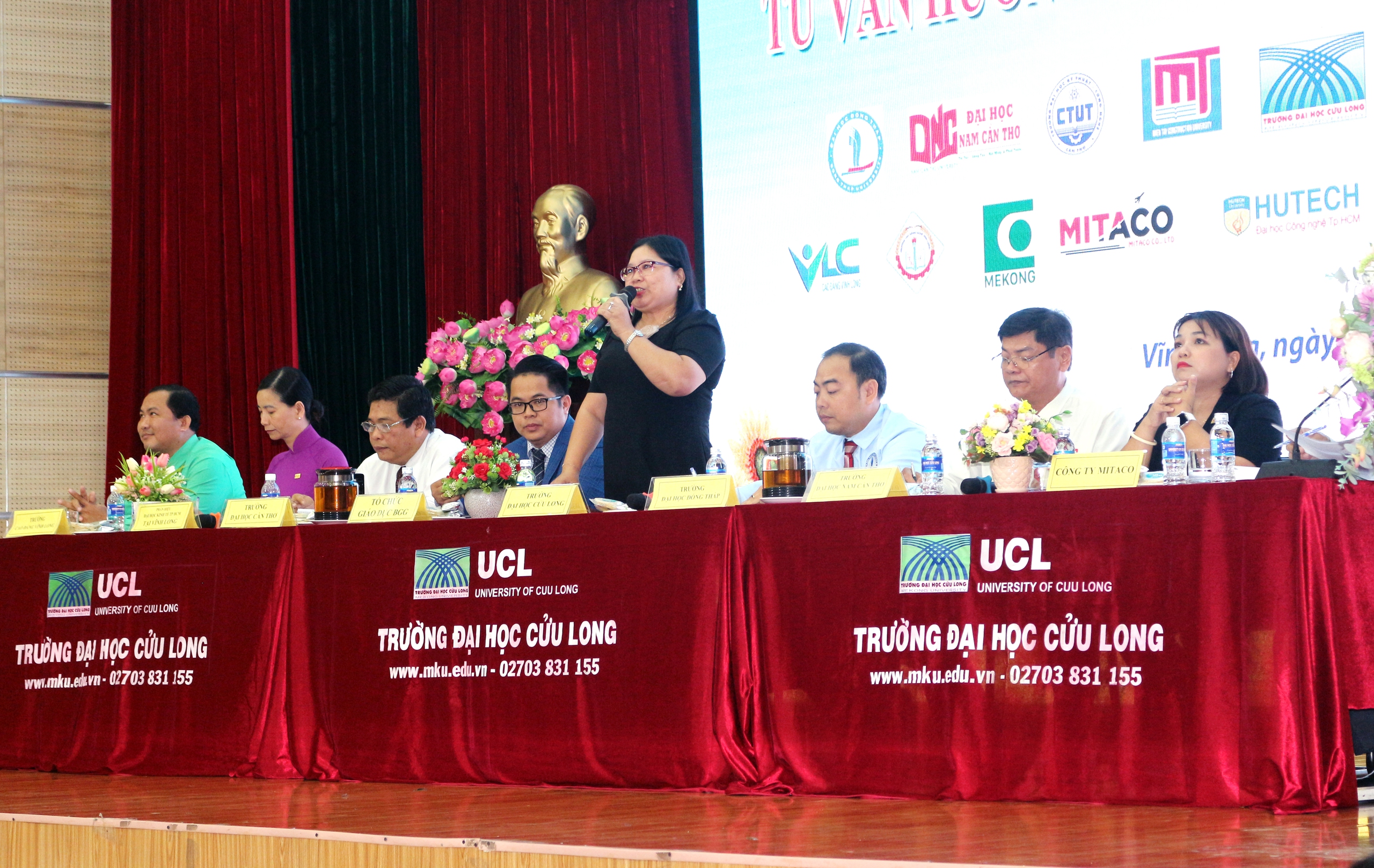 Trường ĐH Cửu Long đ&oacute;n hơn 6.000 học sinh, thầy c&ocirc; đến tư vấn tuyển sinh- Ảnh 2.