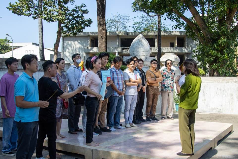Đại Nghĩa, Đ&igrave;nh To&agrave;n, Mỹ Duy&ecirc;n x&uacute;c động trong ng&agrave;y viếng Lẵng 