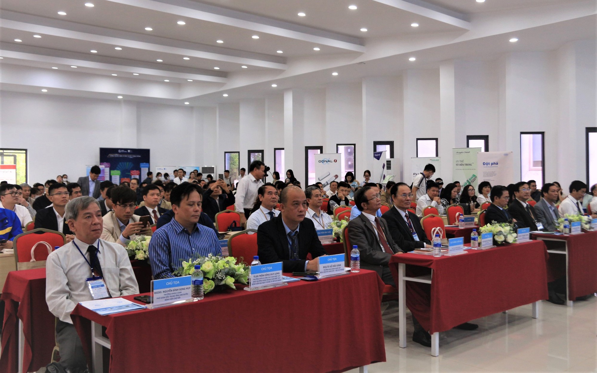 200 chuyên gia, bác sĩ dự hội nghị y khoa