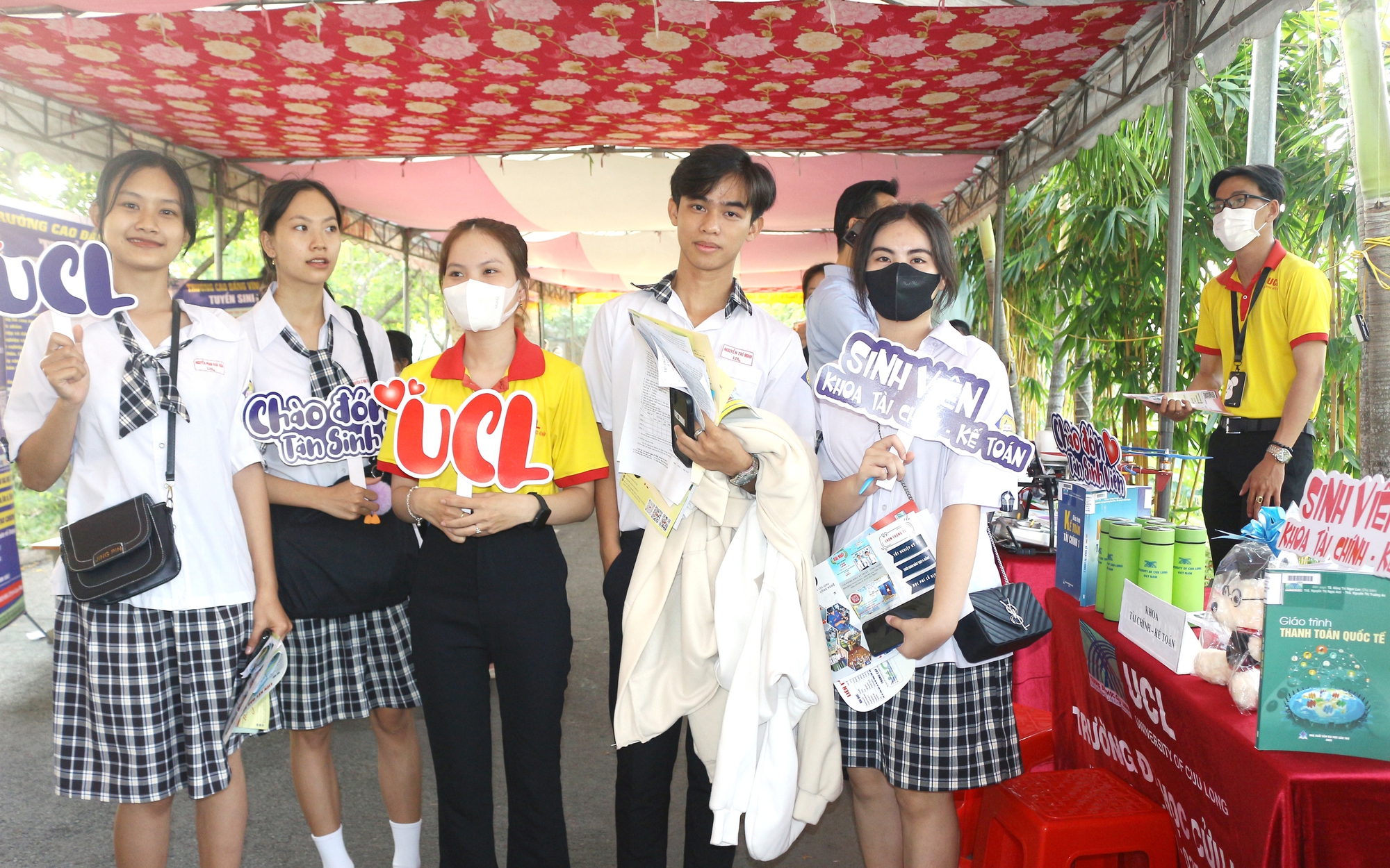 Trường ĐH Cửu Long đón hơn 6.000 học sinh, thầy cô đến tư vấn tuyển sinh