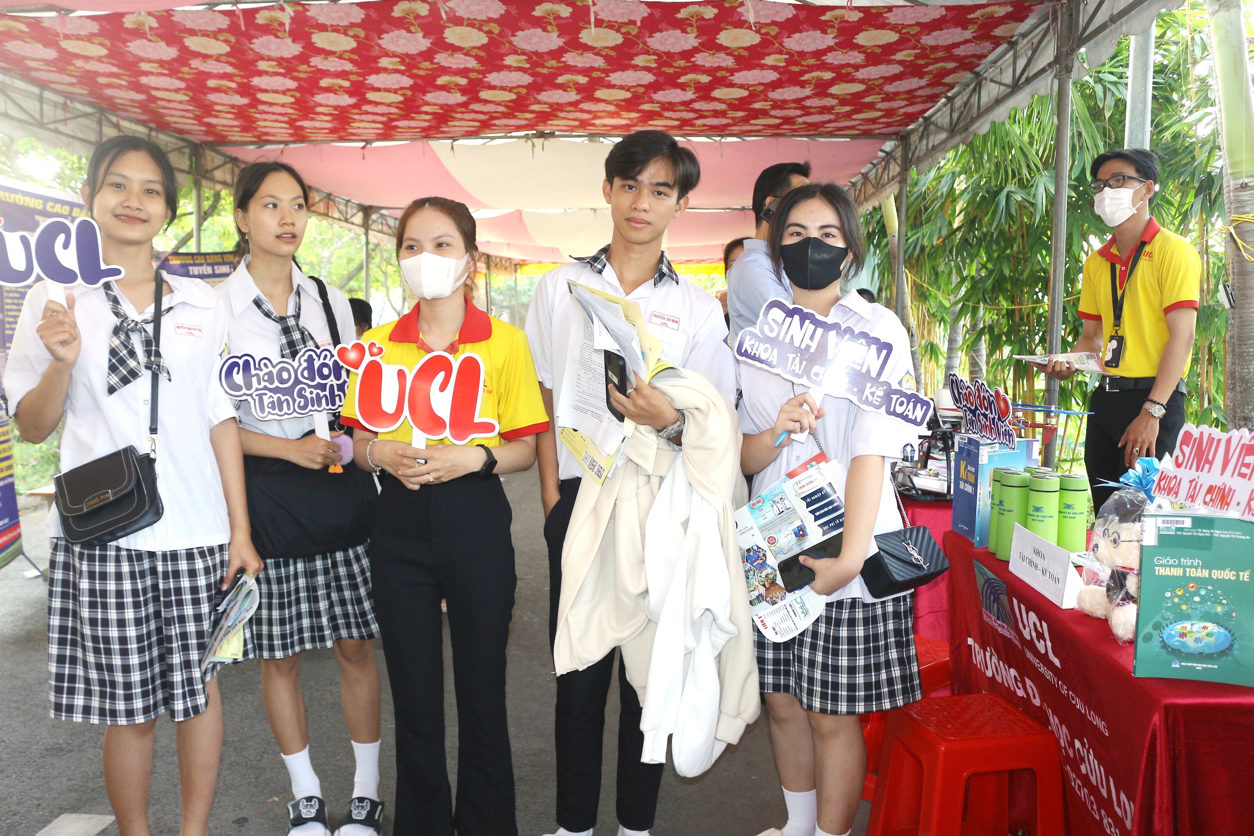 Trường ĐH Cửu Long đ&oacute;n hơn 6.000 học sinh, thầy c&ocirc; đến tư vấn tuyển sinh- Ảnh 8.
