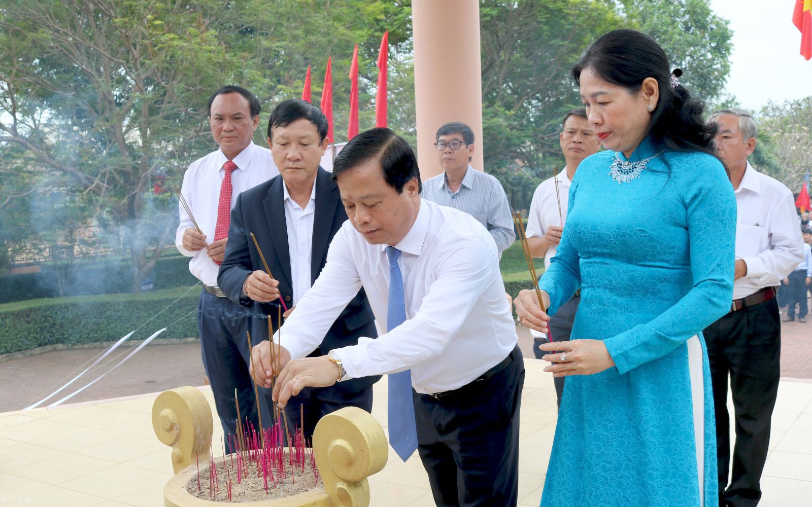 Dâng hoa, dâng hương tưởng niệm 58 năm vụ thảm sát Bình An