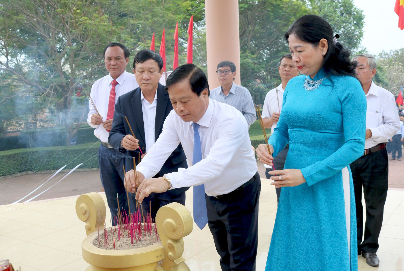 D&acirc;ng hoa, d&acirc;ng hương tưởng niệm 58 năm vụ thảm s&aacute;t B&igrave;nh An- Ảnh 1.