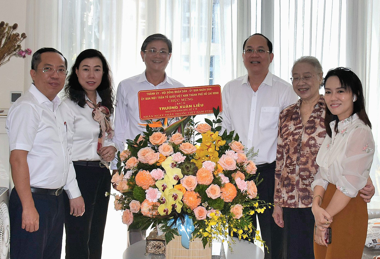 69 NĂM NG&Agrave;Y THẦY THUỐC VIỆT NAM (27.2.1955-27.2.2024): L&atilde;nh đạo Trung ương v&agrave; TP HCM thăm, ch&uacute;c mừng đội ngũ y, b&aacute;c sĩ- Ảnh 2.