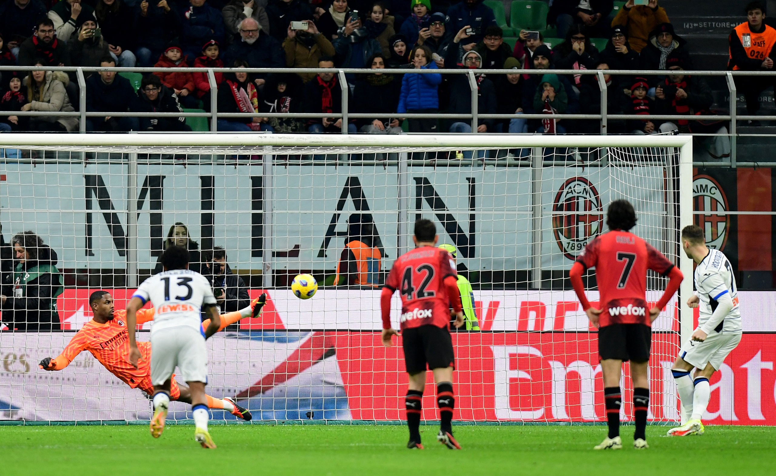 Vòng 26 Serie A: Inter nối dài mạch thắng, Milan hoà tiếc nuối.- Ảnh 4.