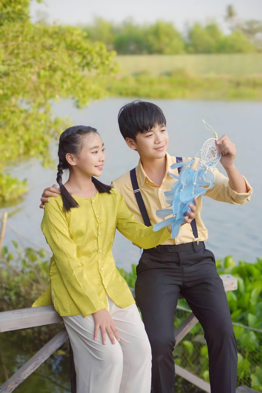 H&agrave;ng ng&agrave;n người đến n&uacute;i Sam xem đo&agrave;n l&agrave;m phim 