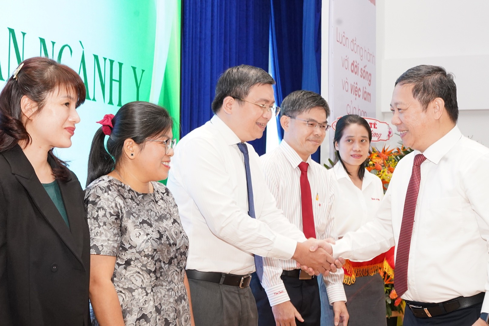 Trao giải cuộc thi viết &ldquo;Người Thầy thuốc trong t&ocirc;i&rdquo; lần 2: Ph&eacute;p mầu từ 