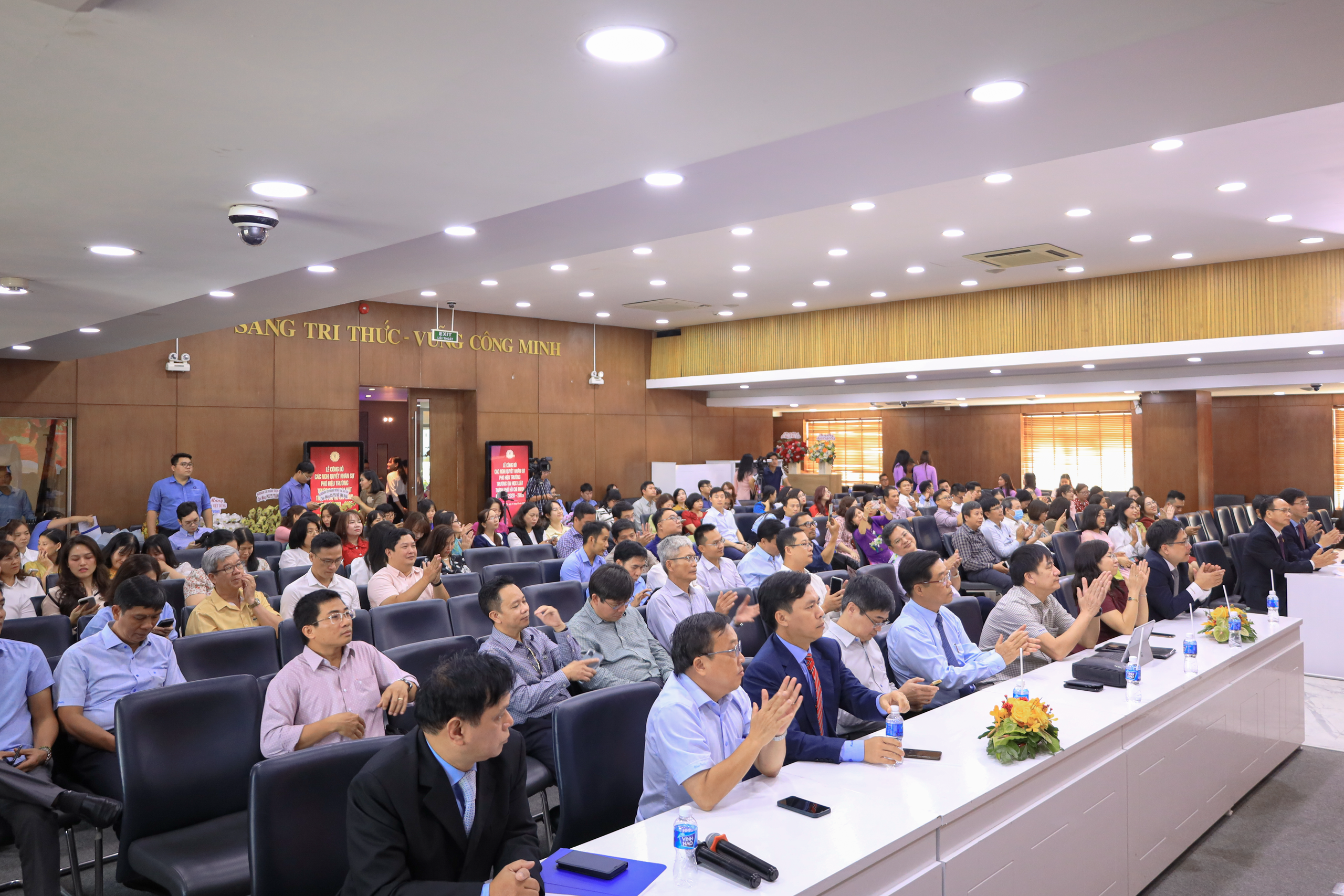 Đãi ngộ hấp dẫn dành cho giảng viên Trường ĐH Luật TP HCM- Ảnh 2.