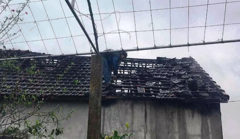 Đâm 2 mẹ con người yêu cũ trọng thương rồi phóng hỏa đốt nhà- Ảnh 2.