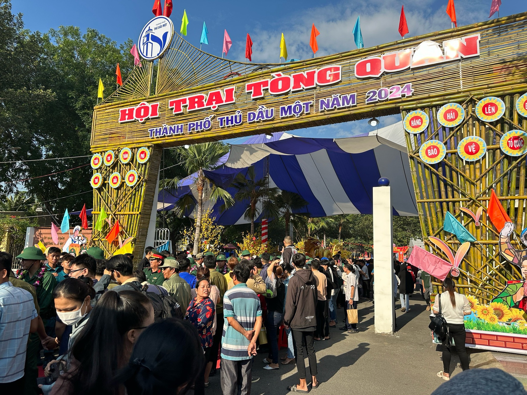 B&igrave;nh Dương tiễn t&acirc;n binh l&ecirc;n đường nhập ngũ- Ảnh 4.