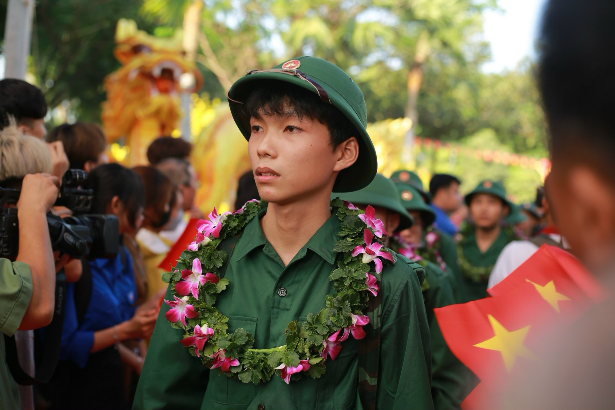 B&igrave;nh Dương tiễn t&acirc;n binh l&ecirc;n đường nhập ngũ- Ảnh 8.