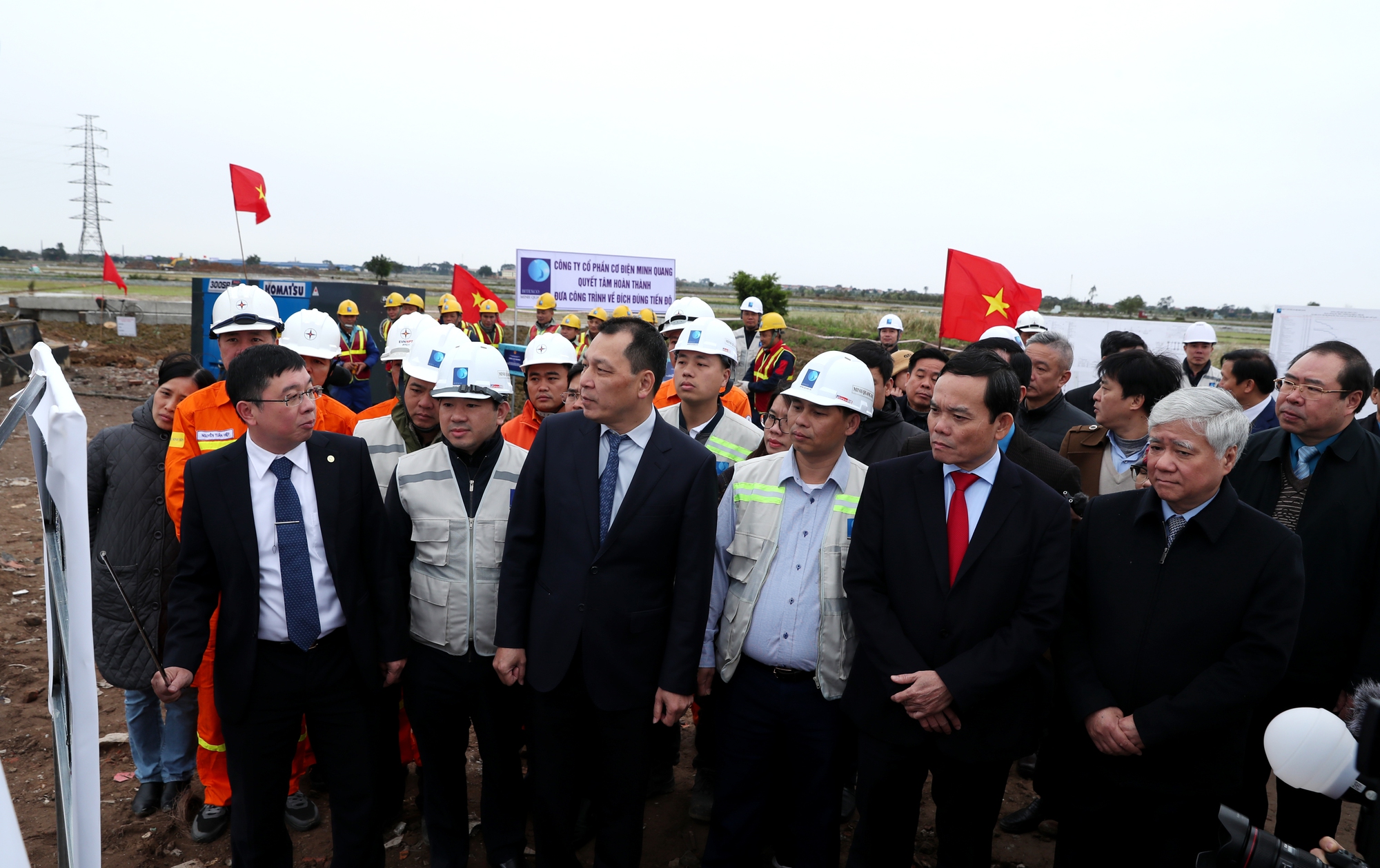 Quyết liệt để vận h&agrave;nh đường d&acirc;y 500kV đưa điện ra Bắc v&agrave;o th&aacute;ng 6-2024- Ảnh 1.