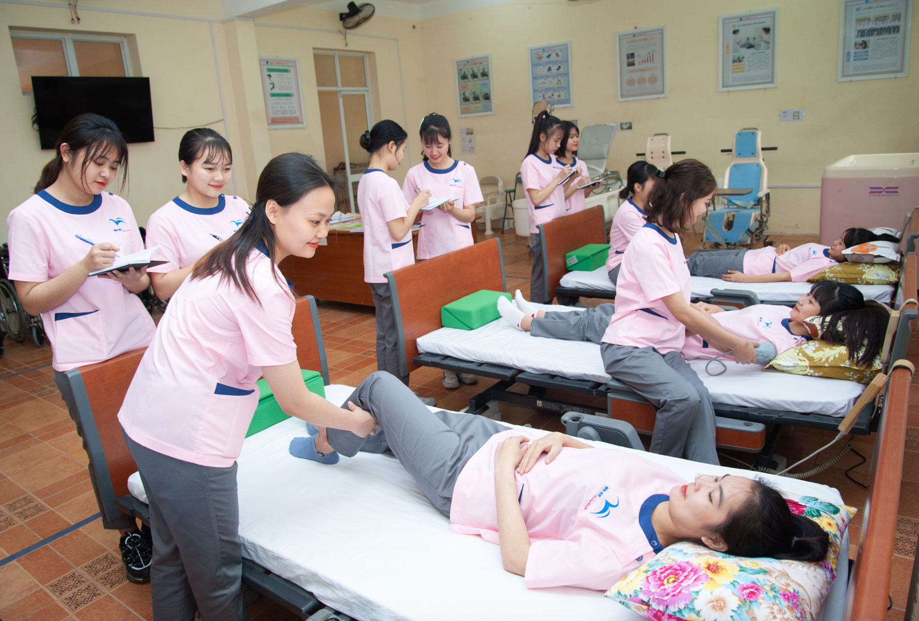 Kỳ thi kỹ năng đặc định đối với lao động ng&agrave;nh điều dưỡng v&agrave; hộ l&yacute; sẽ được tổ chức sớm tại Việt Nam