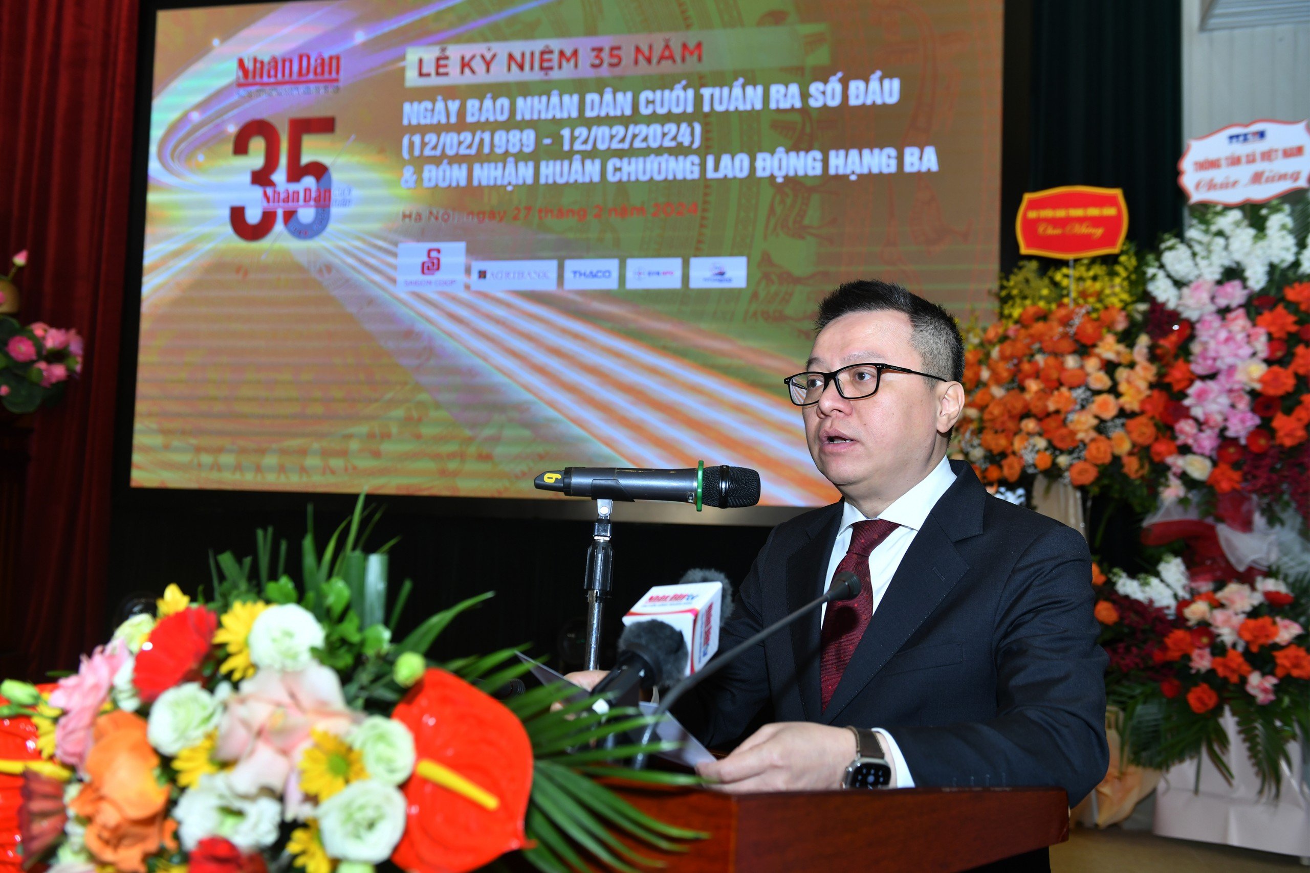 B&aacute;o Nh&acirc;n D&acirc;n cuối tuần kỉ niệm 35 năm ra số đầu- Ảnh 3.