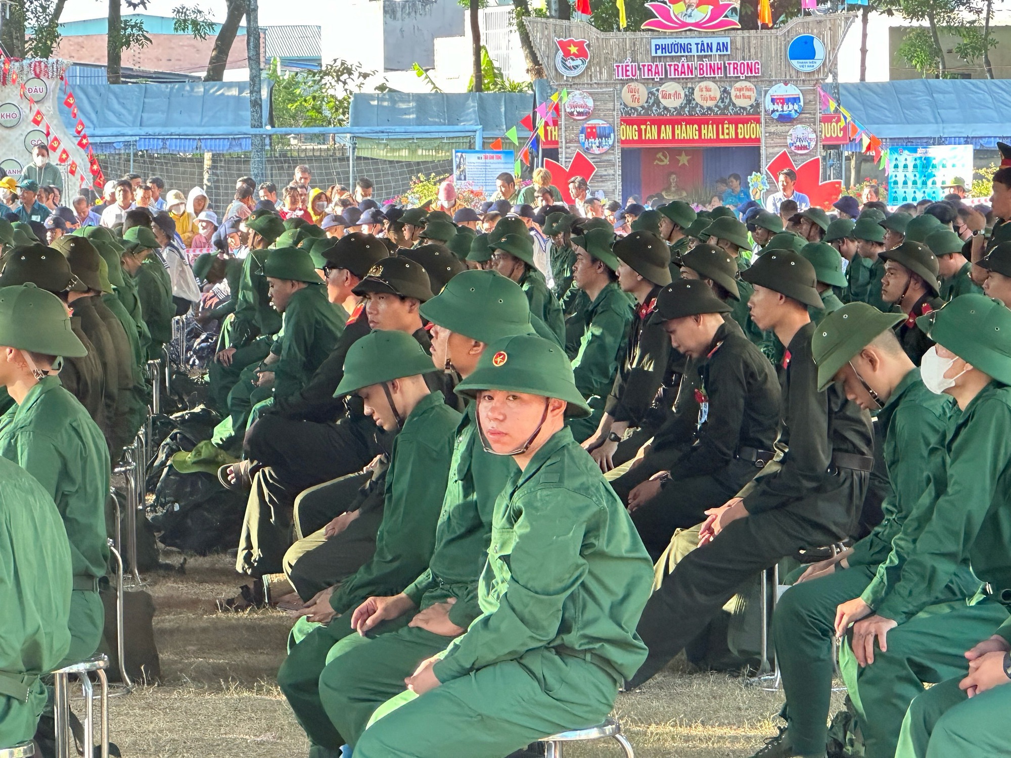 B&igrave;nh Dương tiễn t&acirc;n binh l&ecirc;n đường nhập ngũ- Ảnh 5.