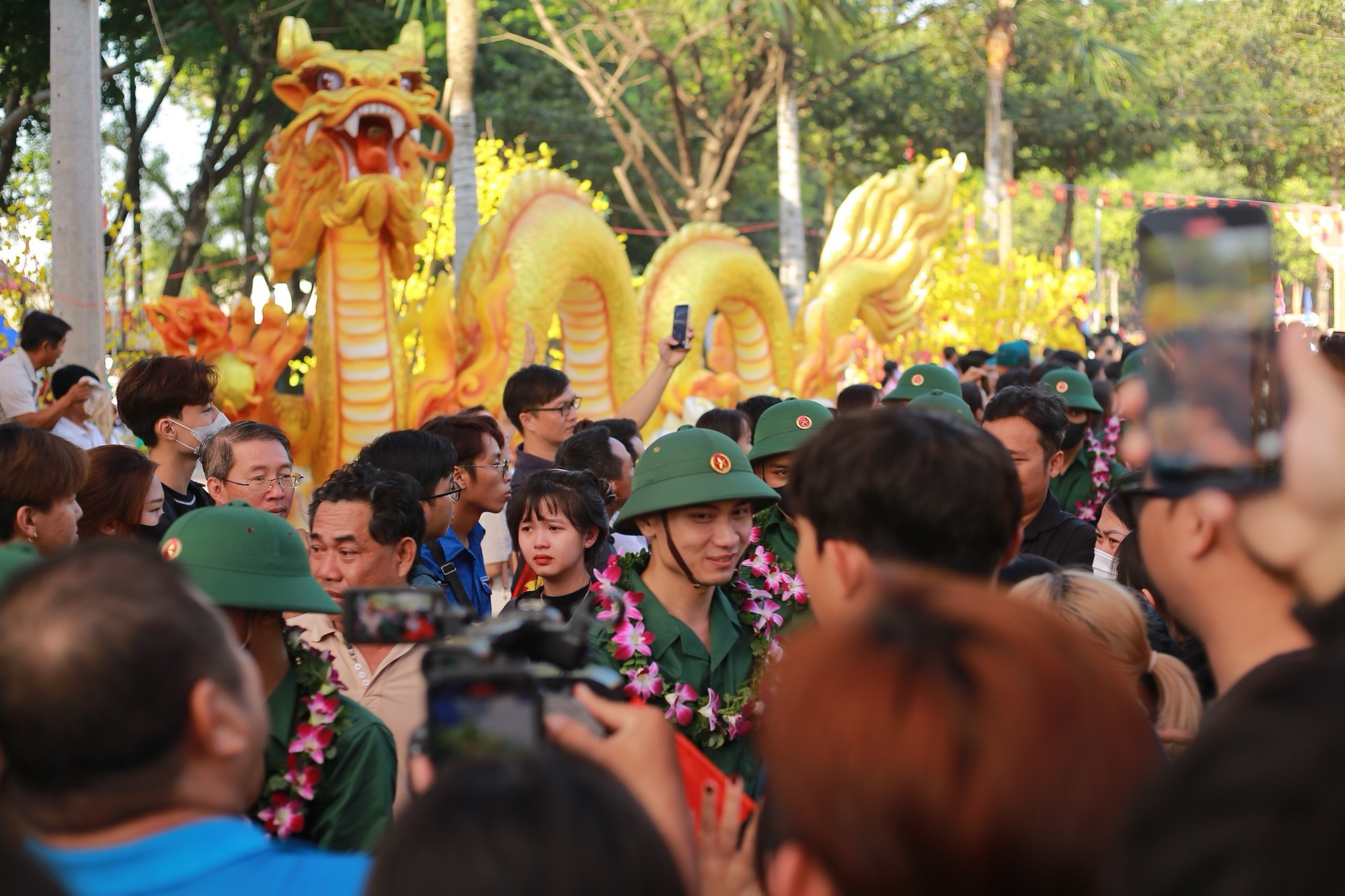 B&igrave;nh Dương tiễn t&acirc;n binh l&ecirc;n đường nhập ngũ- Ảnh 9.