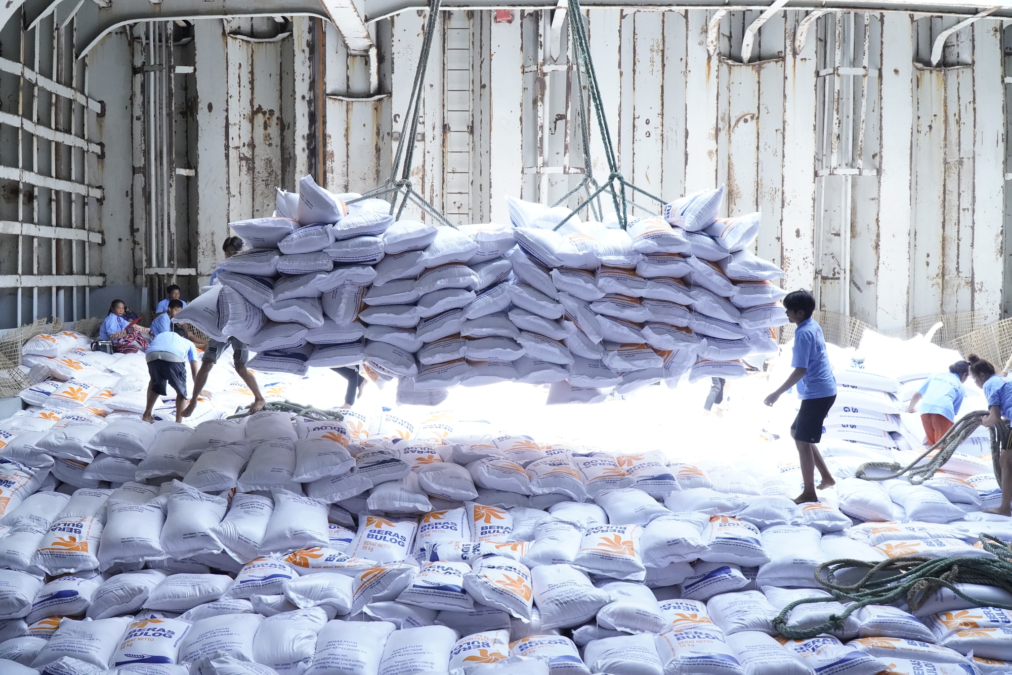 Indonesia thiếu hụt gạo nghi&ecirc;m trọng- Ảnh 1.