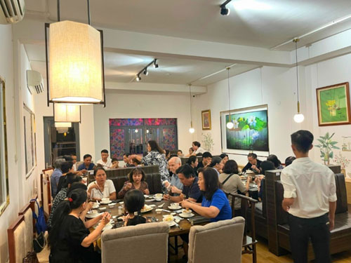 Kh&aacute;ch h&agrave;ng ăn chay tại hệ thống nh&agrave; h&agrave;ng B&agrave; X&atilde; Ảnh: AN NA