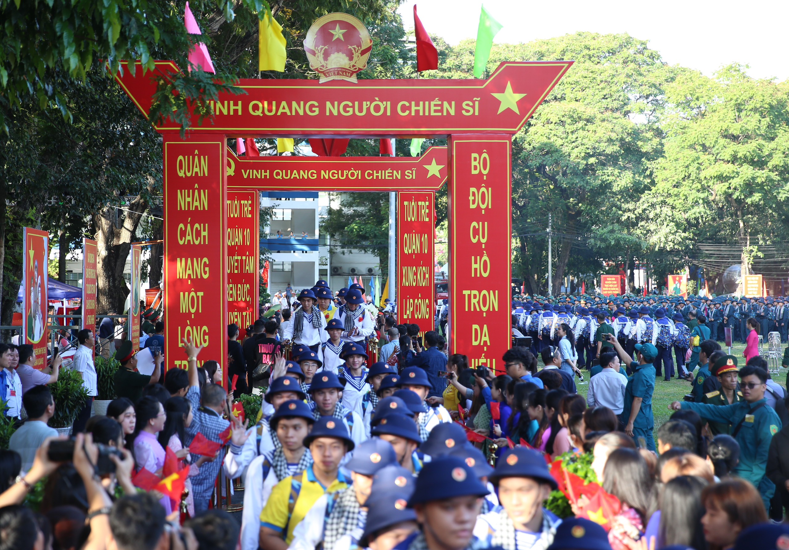 Náo nức ngày hội giao quân- Ảnh 2.