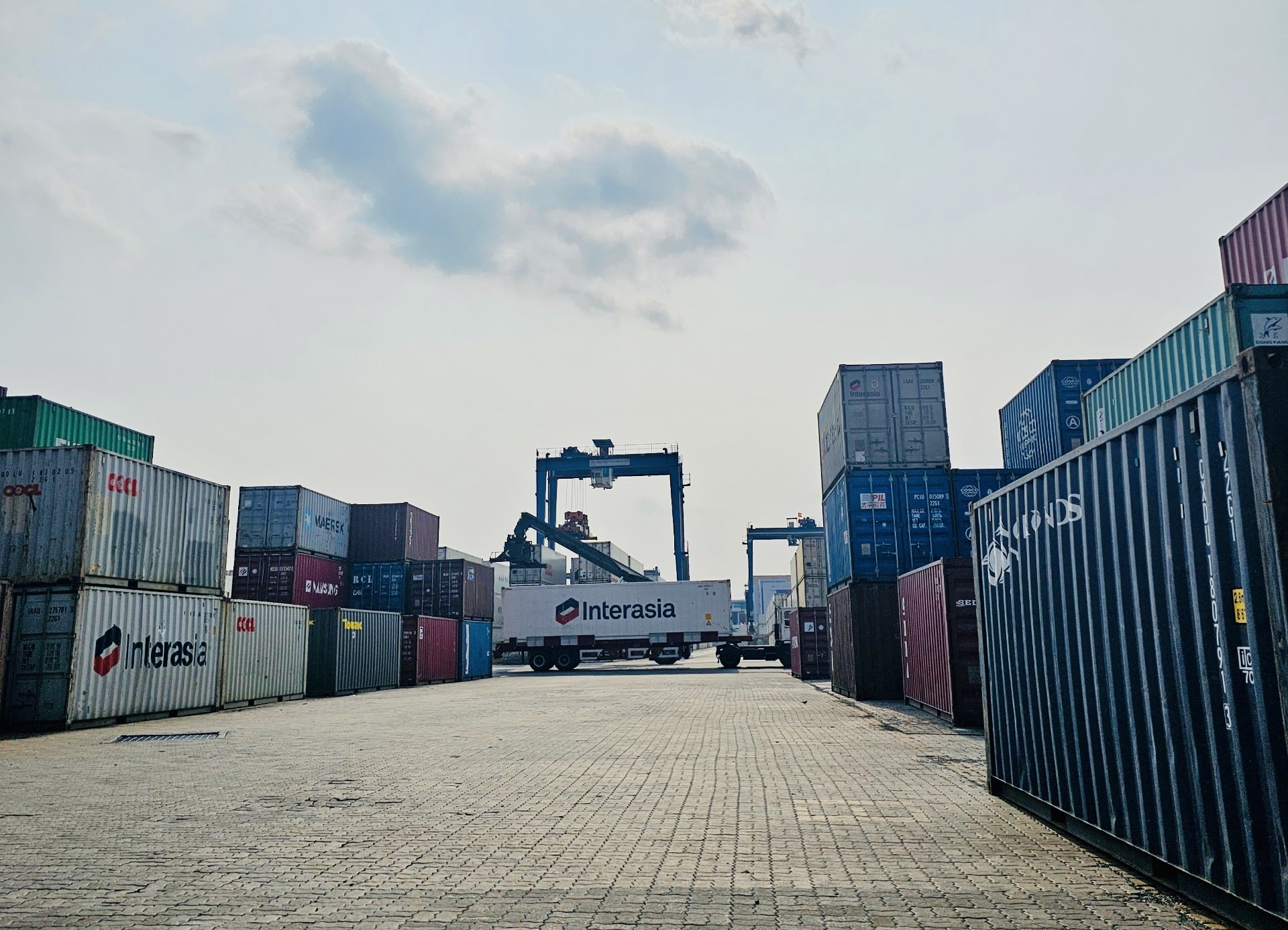 V&igrave; sao h&agrave;ng tồn ở c&aacute;c cảng TP HCM tăng đột biến tới 5.000 container?- Ảnh 1.