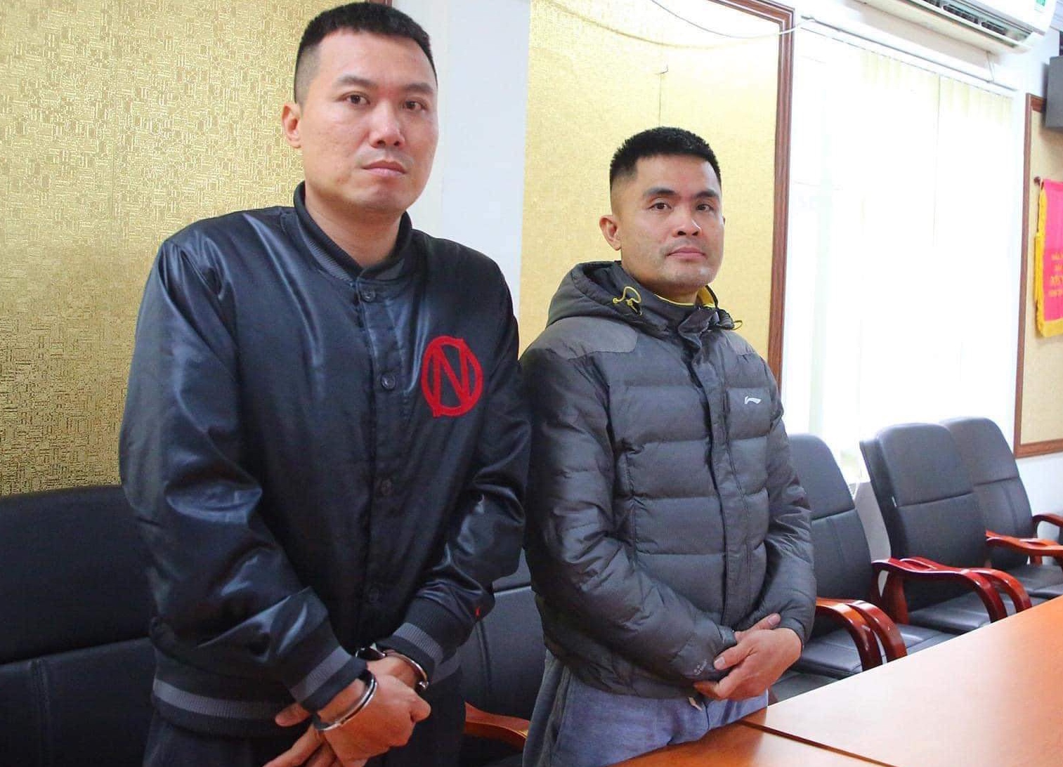 2 thanh ni&ecirc;n đi xe SH khai l&yacute; do lạng l&aacute;ch, đập v&agrave;o xe &ocirc;t&ocirc; của người phụ nữ- Ảnh 1.