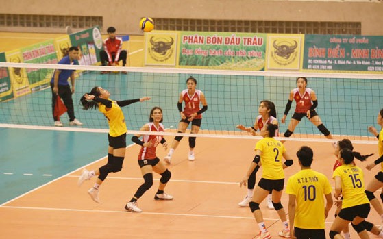 Mở màn mùa giải bóng chuyền khốc liệt
