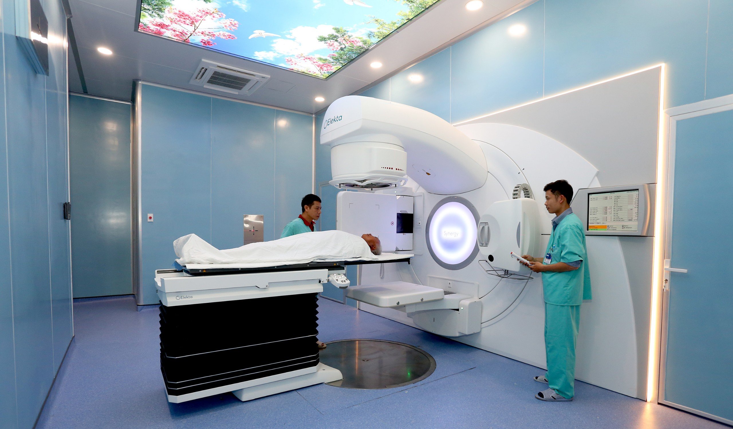 Bệnh viện Trung ương Huế có máy xạ trị gia tốc 160 lá- Ảnh 1.