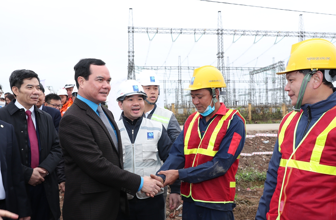 Quyết liệt để vận h&agrave;nh đường d&acirc;y 500kV đưa điện ra Bắc v&agrave;o th&aacute;ng 6-2024- Ảnh 4.