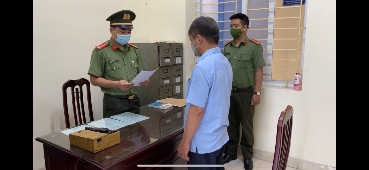 5 lãnh đạo, cán bộ xã bị khởi tố về tội