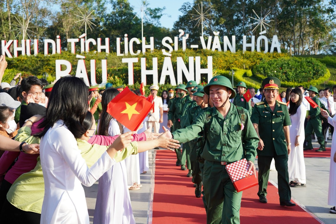 Hơn 1.800 thanh ni&ecirc;n B&agrave; Rịa - Vũng T&agrave;u l&ecirc;n đường nhập ngũ- Ảnh 4.