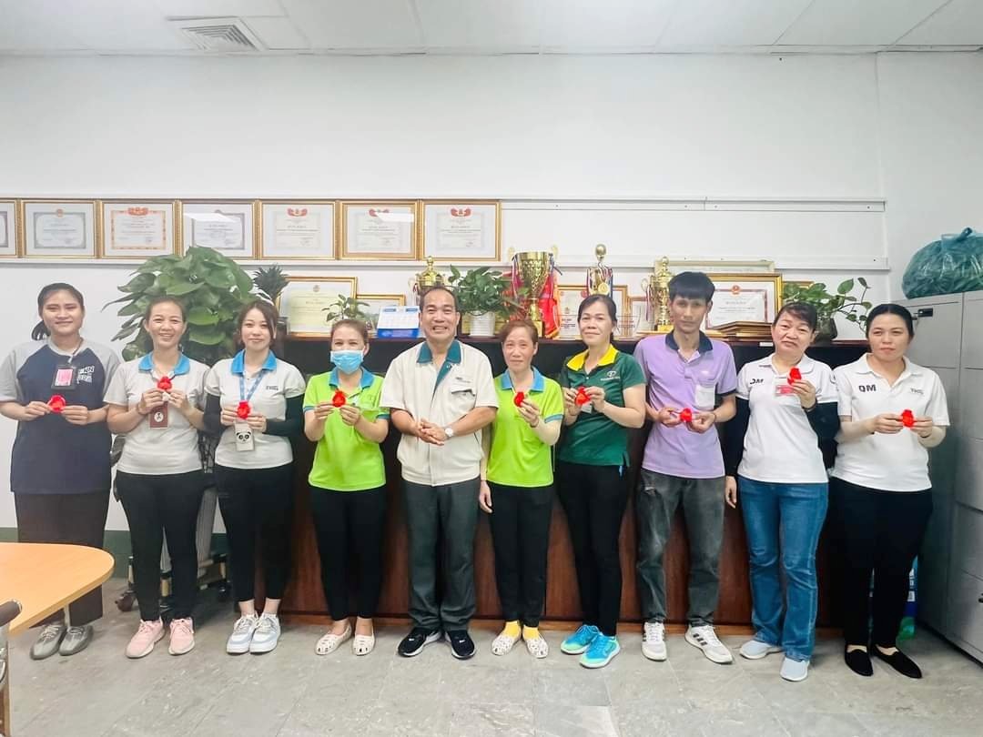 Đầu năm, một doanh nghiệp tặng 44 chỉ vàng may mắn cho công nhân- Ảnh 1.