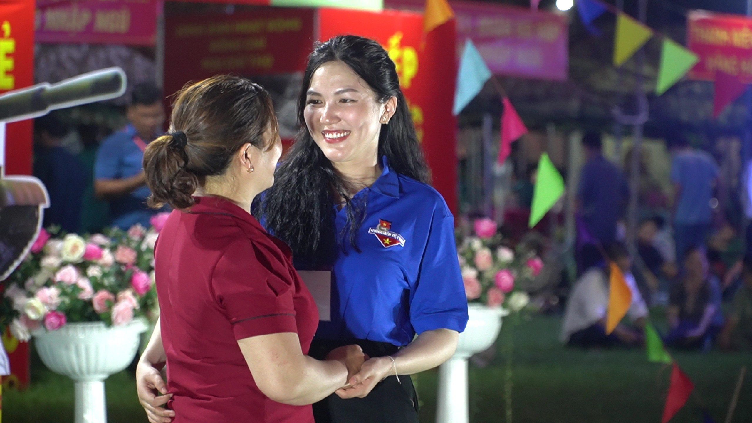 TP HCM: Những b&oacute;ng hồng rời giảng đường, t&igrave;nh nguyện nhập ngũ- Ảnh 7.