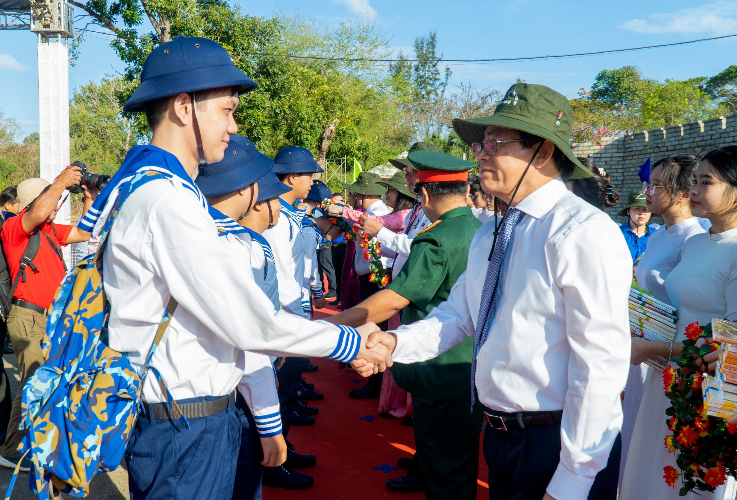 Hơn 1.800 thanh ni&ecirc;n B&agrave; Rịa - Vũng T&agrave;u l&ecirc;n đường nhập ngũ- Ảnh 1.