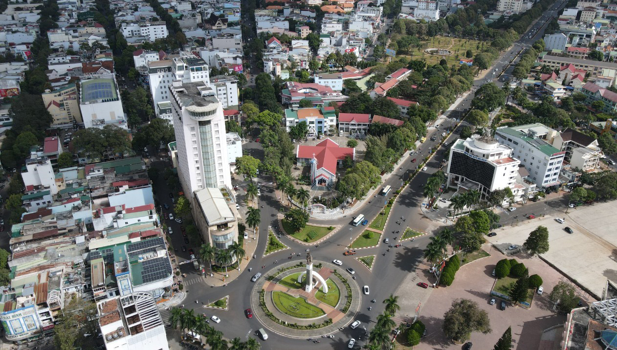Bu&ocirc;n Ma Thuột mở cửa đ&oacute;n người t&agrave;i- Ảnh 1.