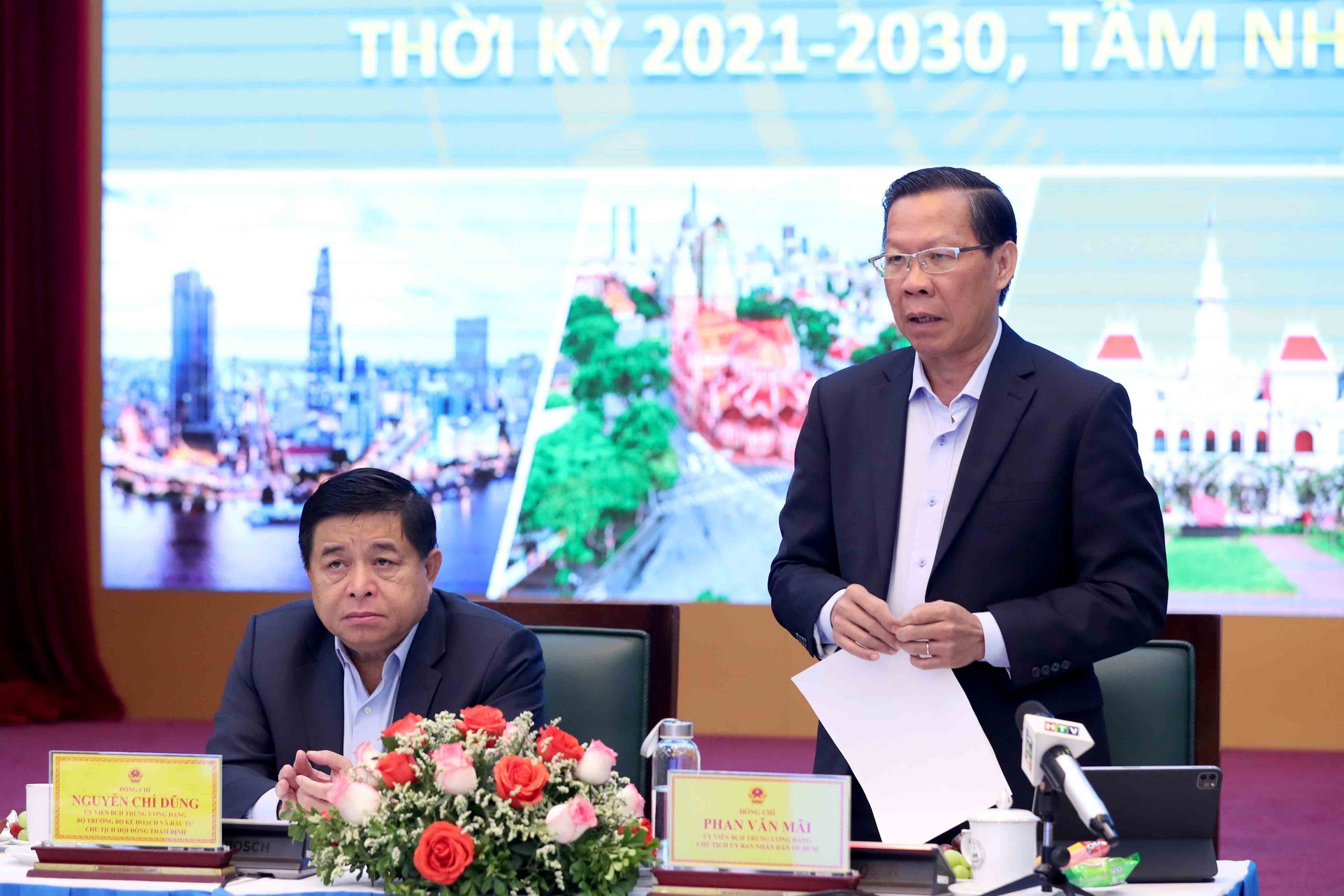 Chủ tịch UBND TP HCM Phan Văn M&atilde;i ph&aacute;t biểu tại hội thảo