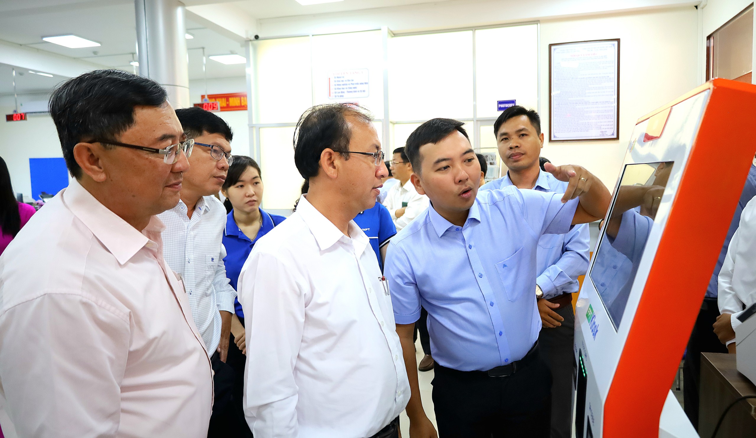 Chủ tịch Cần Thơ đề nghị c&ocirc;ng chức phải biết n&oacute;i: 