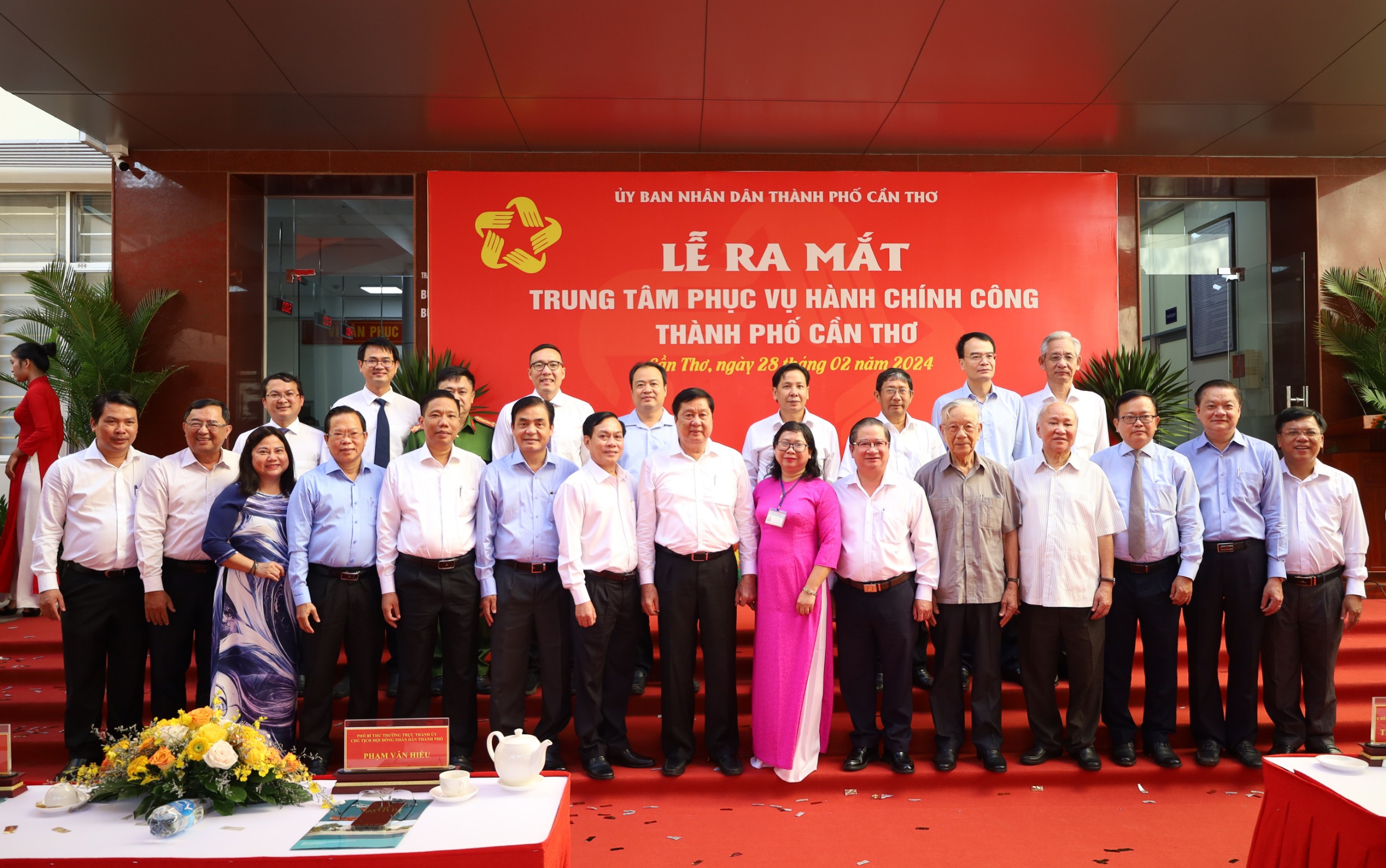 Chủ tịch Cần Thơ đề nghị c&ocirc;ng chức phải biết n&oacute;i: 