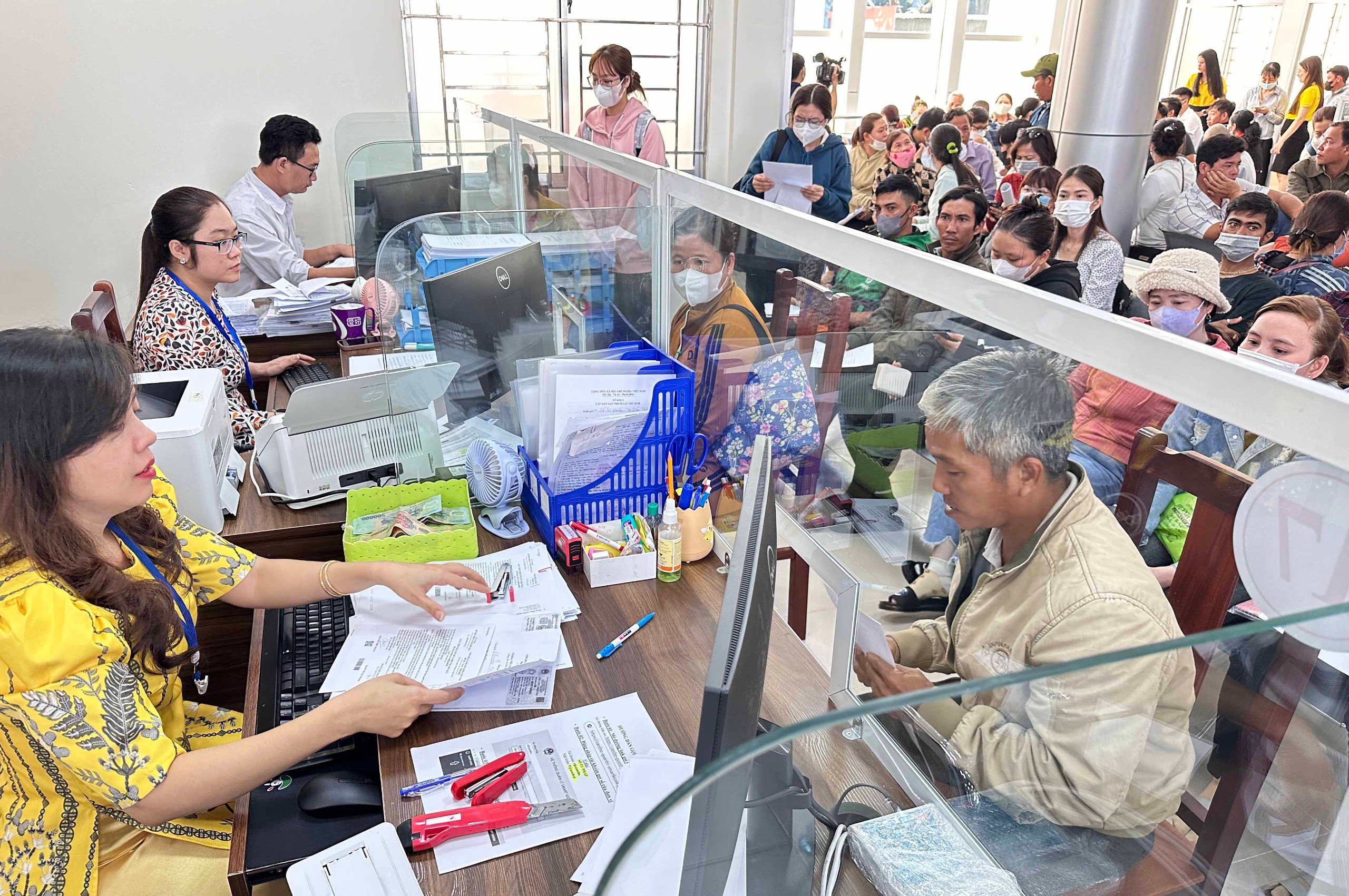 Chủ tịch Cần Thơ đề nghị c&ocirc;ng chức phải biết n&oacute;i: 
