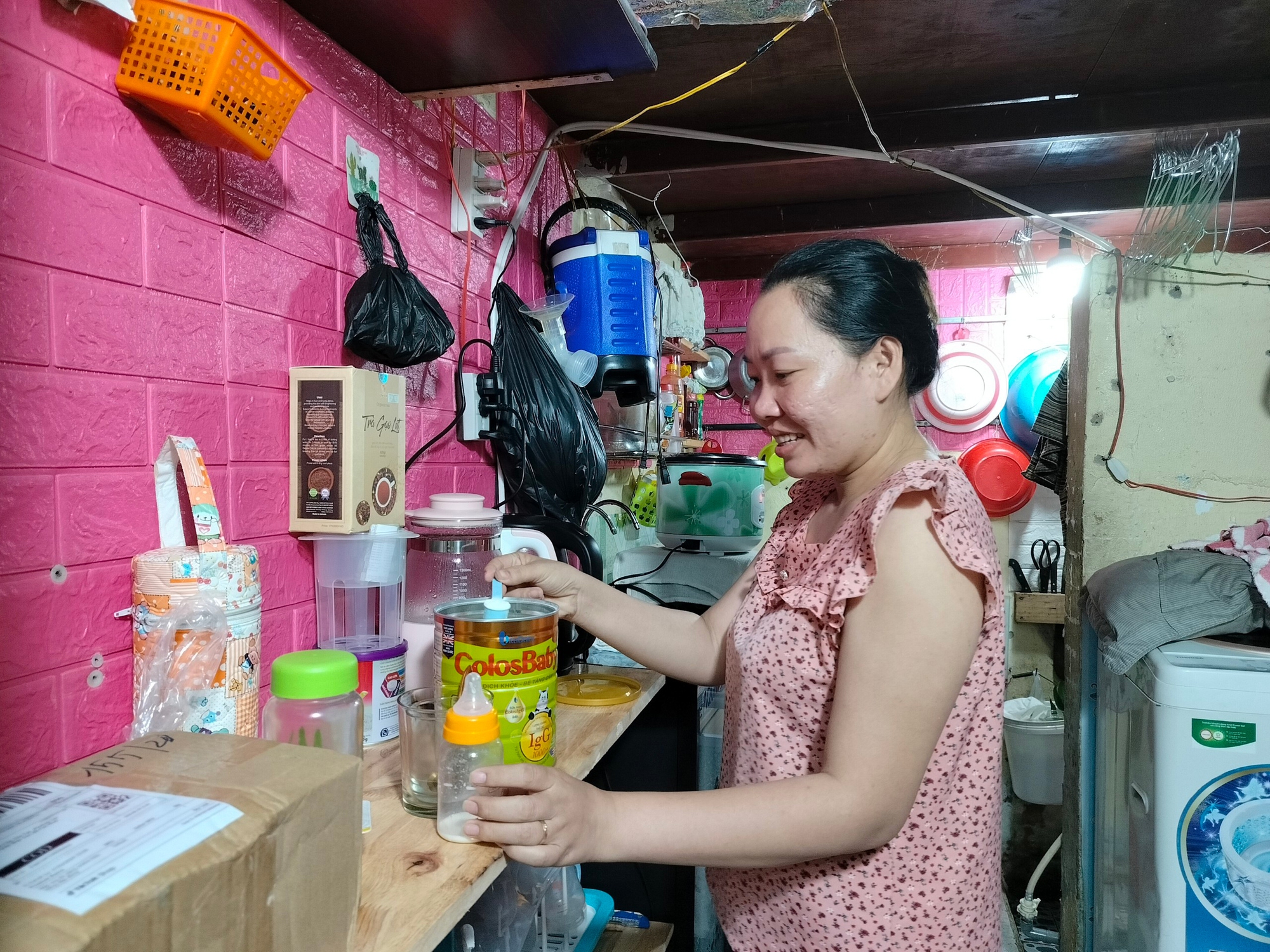 C&ocirc;ng nh&acirc;n chật vật với thu nhập thấp- Ảnh 1.