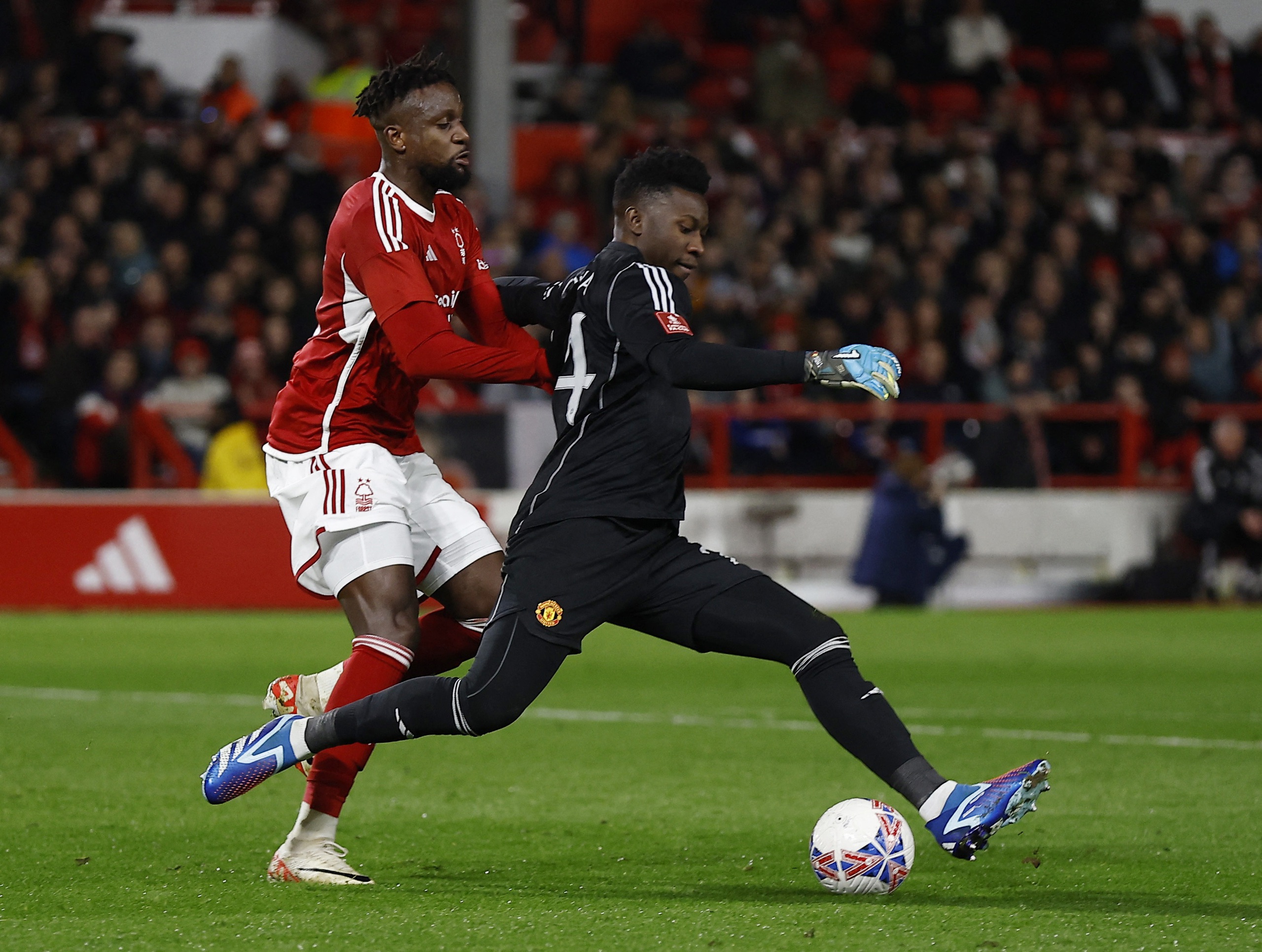 Ghi bàn phút 89, Man United chật vật hạ Nottingham Forest- Ảnh 3.