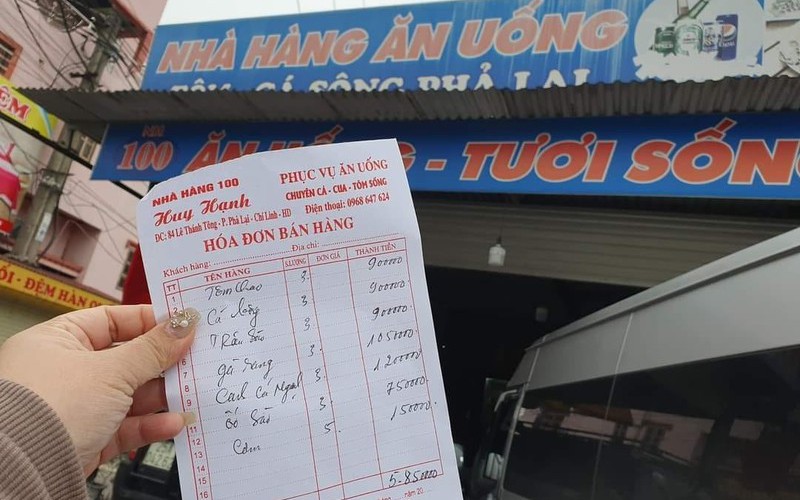 Đoàn khách 17 người dùng bữa hết 5,8 triệu đồng, tố bị